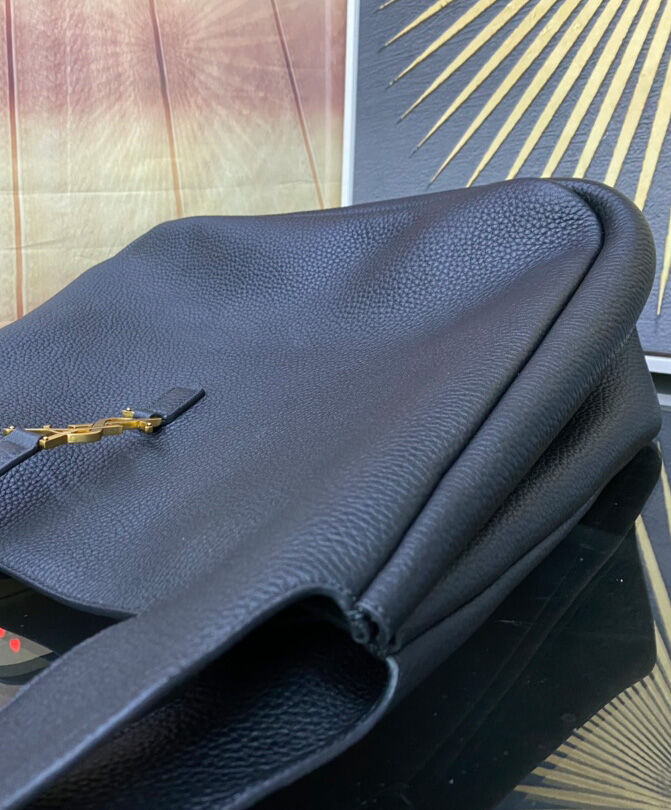 Saint Laurent Bea Tote In Grained Leather Black